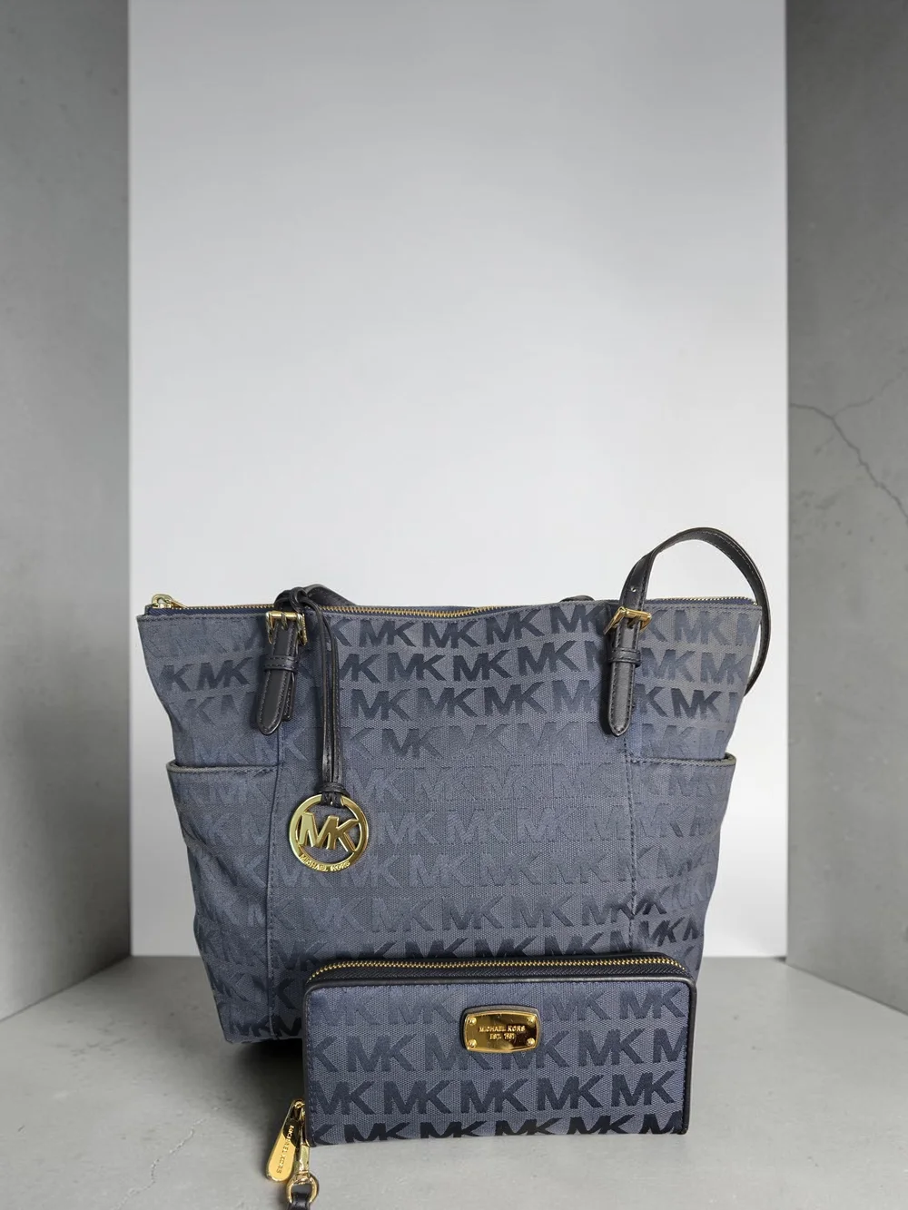 Michael Kors Navy MK Logo Tote & Wallet Bundle EUC - Picture 3 of 15